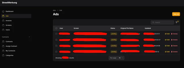 Anzeigenliste der StreetWerbung-Plattform mit Status, Screens und Verträgen (Daten geschwärzt)